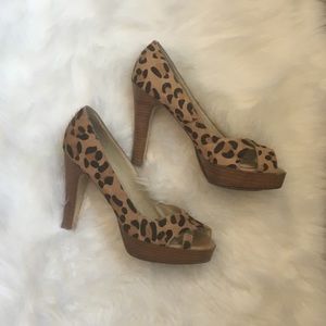 Leopard print Steve Madden peep toe pumps
